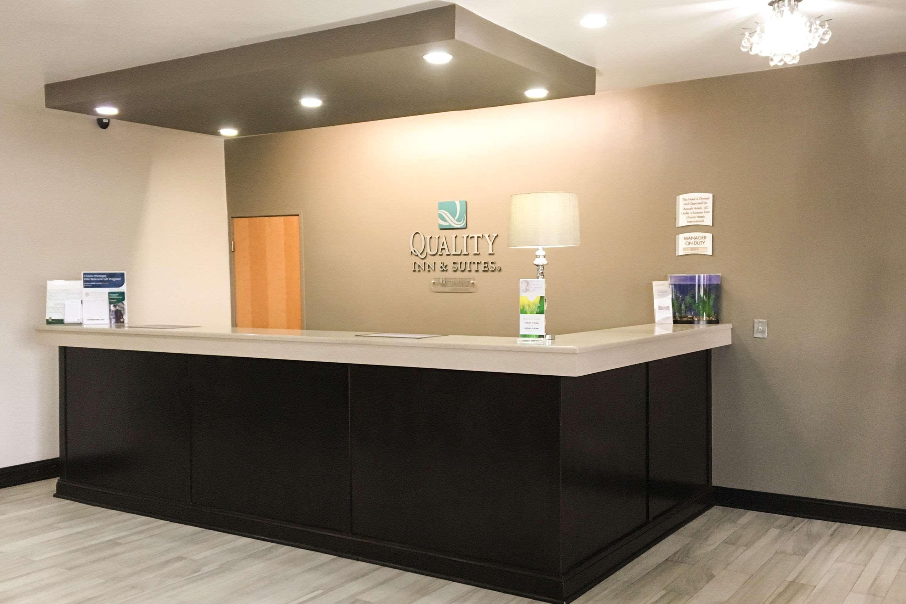 Hotel Quality & Near I-55 3*