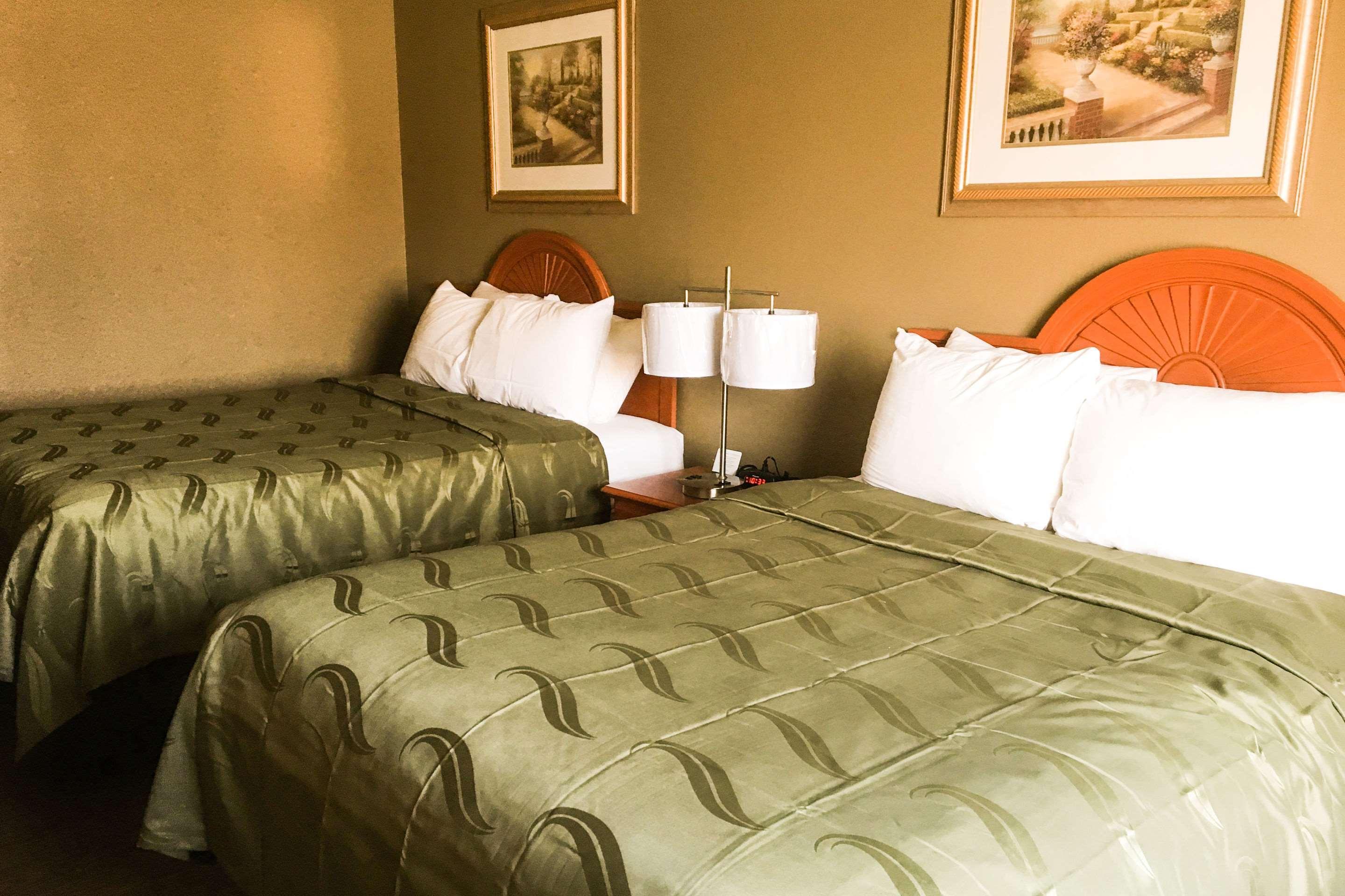 Hotel Quality & Near I-55 Lincoln