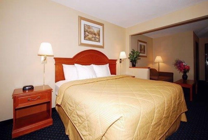 Hotel Quality & Near I-55 Lincoln