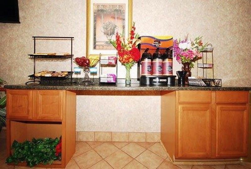 Hotel Quality & Near I-55 3*